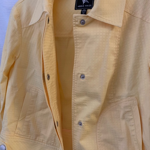 Abbie Mags Lightweight Short Jacket - Picture 2 of 4